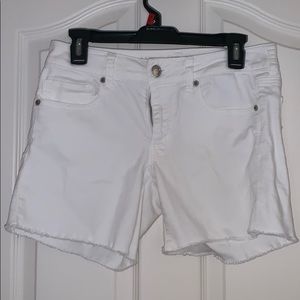 White American Eagle shorts